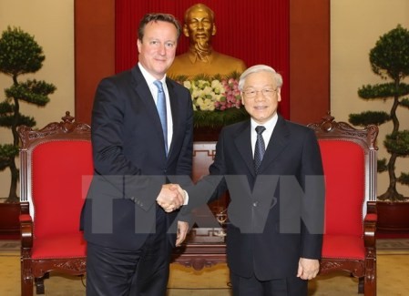 Руководители Вьетнама приняли премьер-министра Великобритании Дэвида Кэмерона - ảnh 1